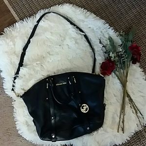 Michael Kors Black purse.